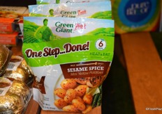 Award-winning 'Zip Pop' Dual compartment Steam bag from Schur Star Systems. The bag contains both fresh produce and seasoning, but in different compartments.